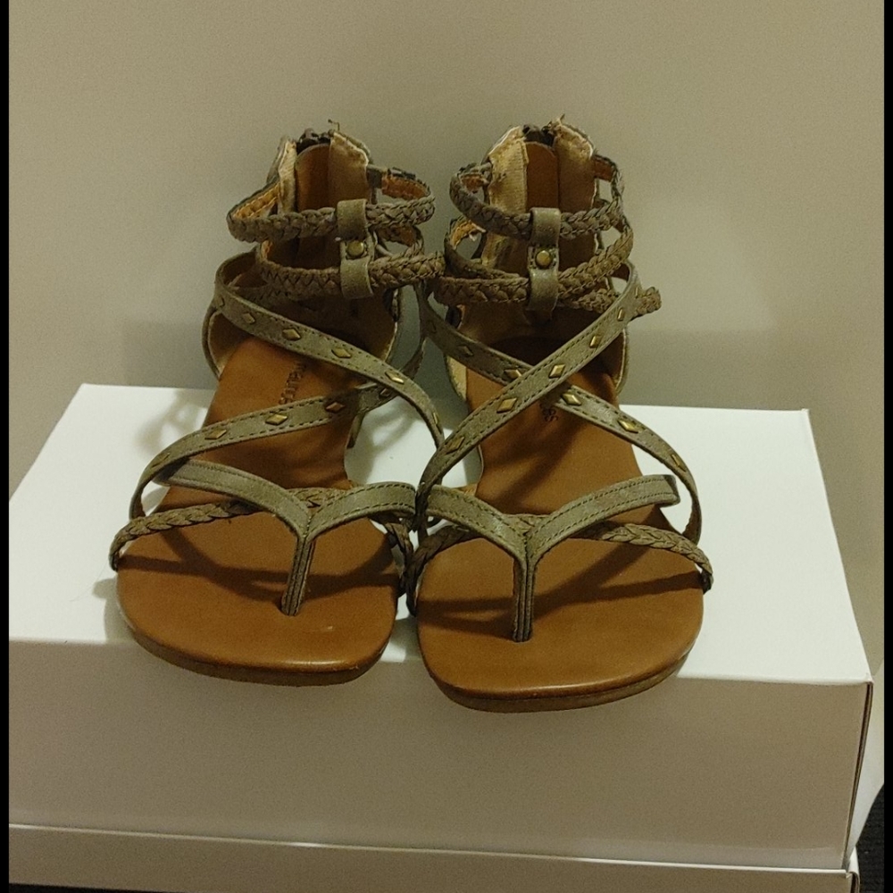 Strappy sandels